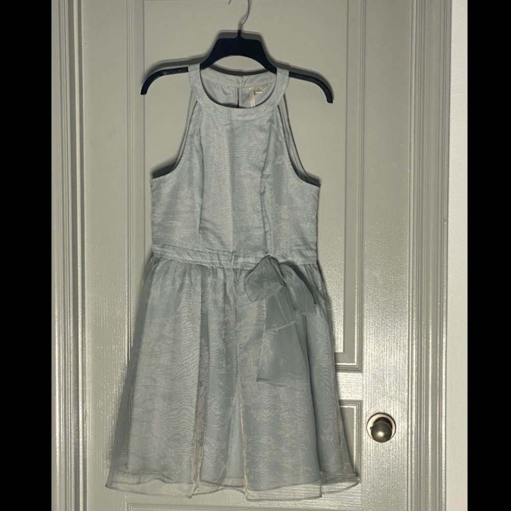Shinny light blue 👗, is size 14, but fits more like 10-12. Excellent conditions